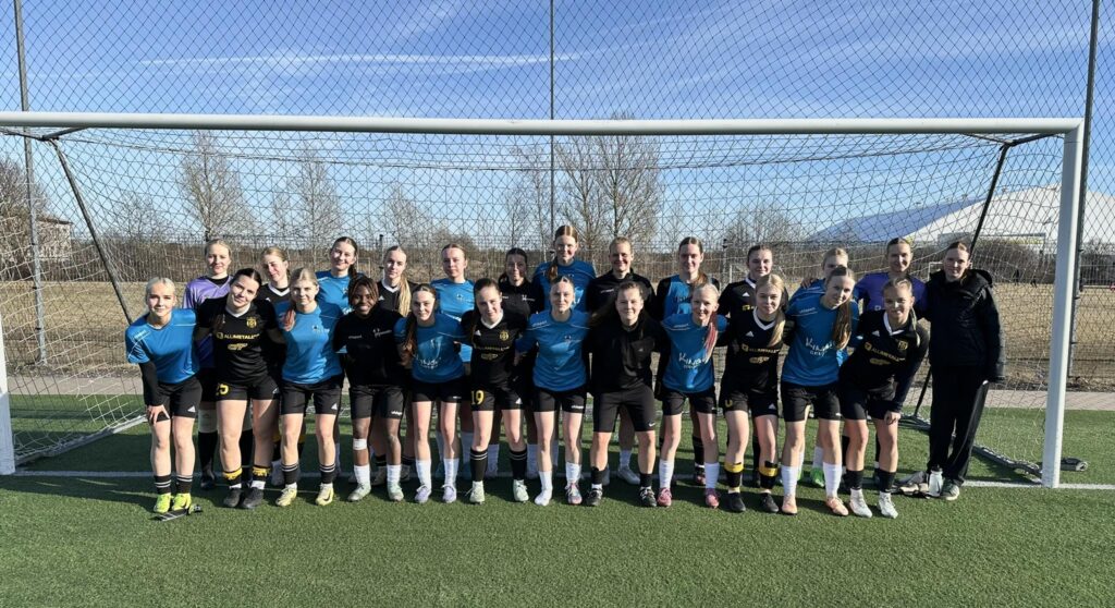 JK Saarepiiga / Kohila Püsivus ÜN naaseb Reval Cup 2011/2012 turniirilt hõbemedalitega Aga veel suurem uudis on, et sellel hooajal teeme koostööd Kohila Püsivus